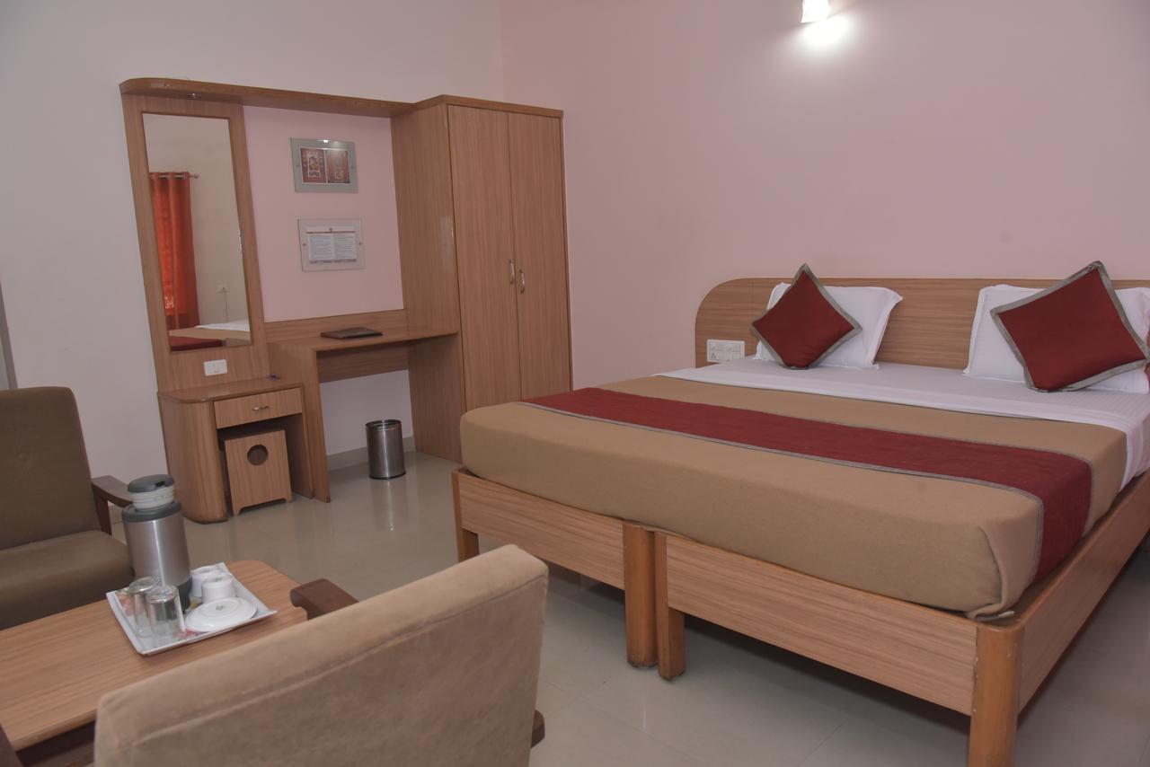 Hotel Slr Residency Subrahmanya Exterior foto